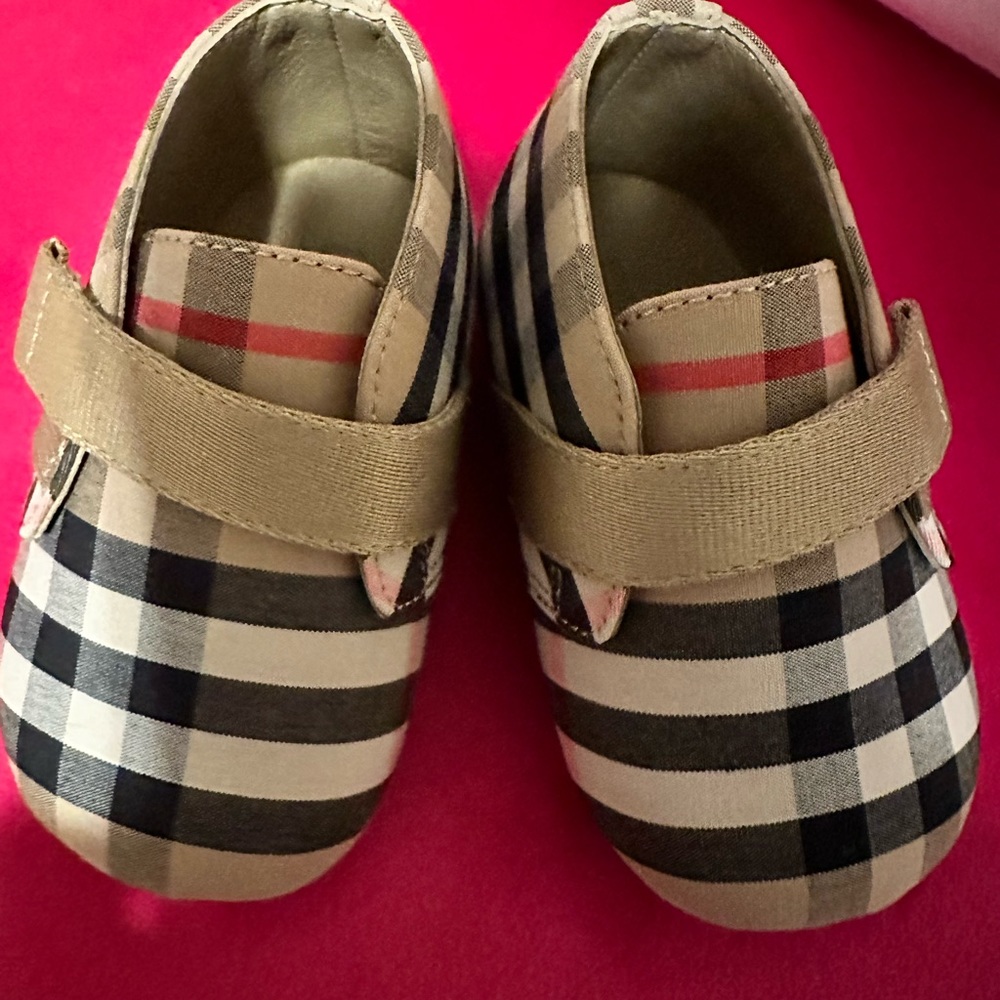 BRAND NEW NEVER WORN Newborn Baby Burberry Boots. Unisex. No returns.